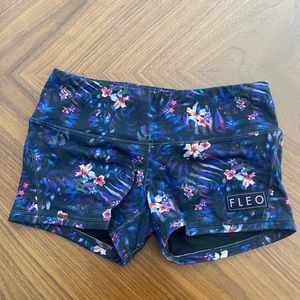 Fleo Size M Floral Shorts
